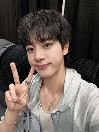 [BTS Official Twitter] Today’s Bangtan with Jin @ RUNSEOKJIN_EP.TOUR - Tampa Day 1 - 270725