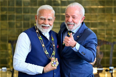 Le Premier ministre indien Narendra Modi et le président brésilien Luiz Inacio Lula da Silva à la suite d'une déclaration à la presse au palais de l'Alvorada à Brasilia, le 8 juillet 2025. © Photo Evaristo Sa / AFP